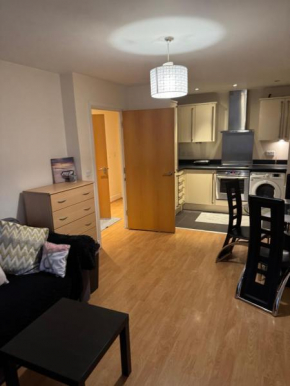 1- Bed Flat with Easy Access to Bow Station